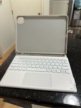 iPad Keyboard with Touchpad